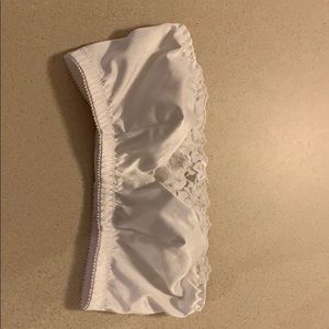 Lace-accented bandeau